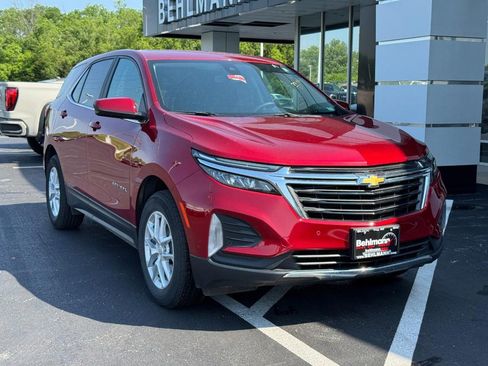 Used 2024 Chevrolet Equinox LT FWD image 2