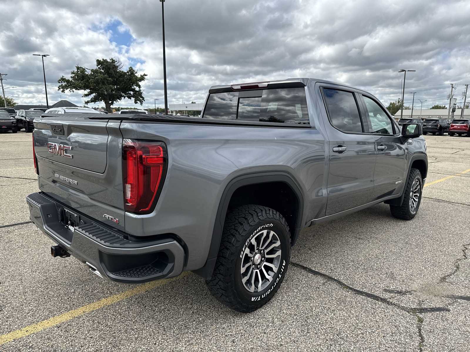 Used 2022 GMC Sierra 1500 AT4 w/ AT4 Preferred Package AWD/4WD image 7