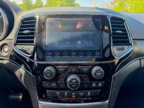 Used 2020 Jeep Grand Cherokee Limited w/ Luxury Group II RWD image 8