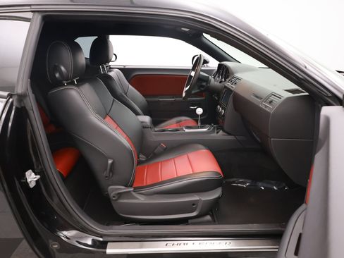 Used 2009 Dodge Challenger R/T RWD image 35
