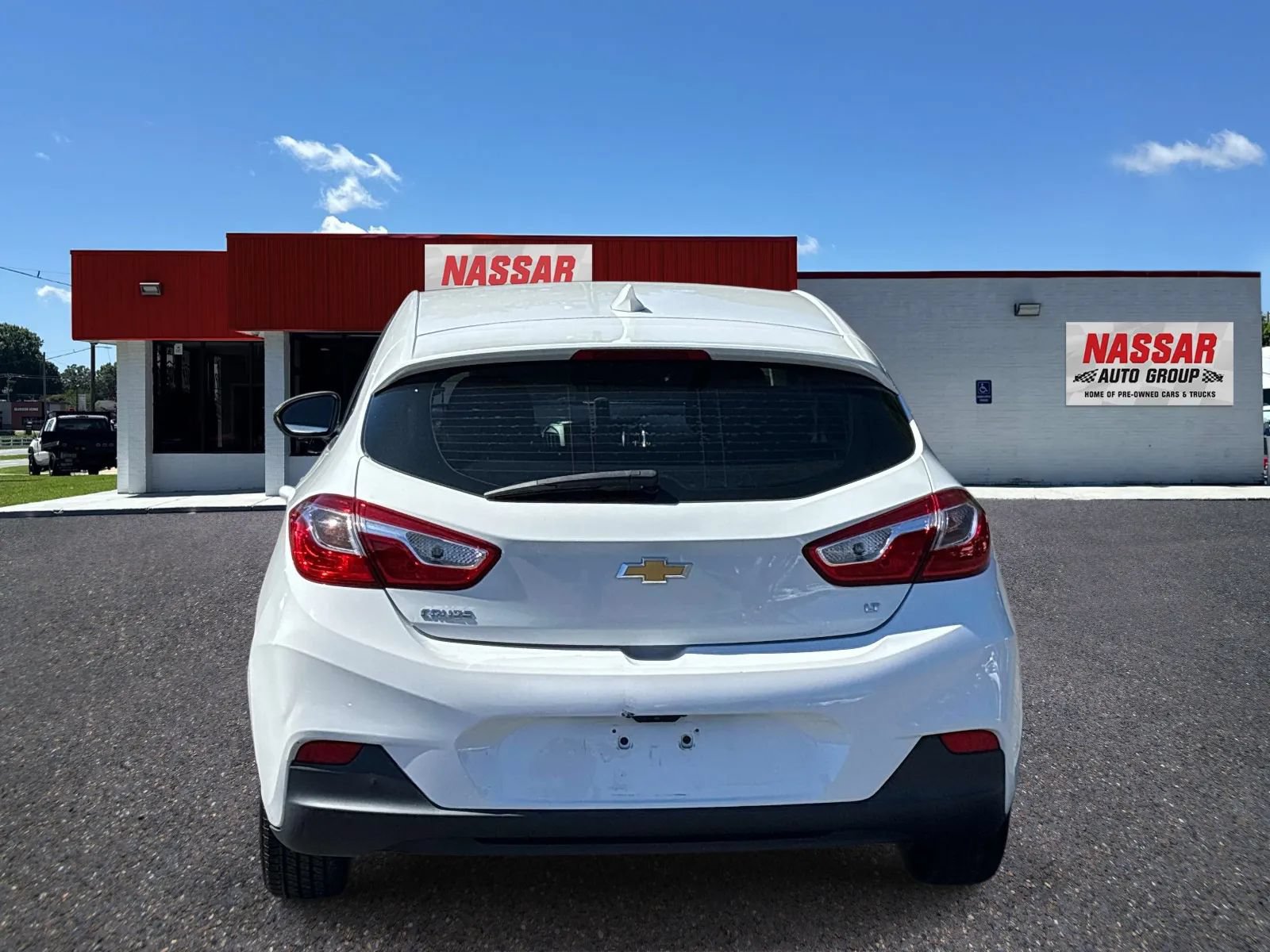 Used 2017 Chevrolet Cruze LT w/ Sun And Sound Package FWD image 5