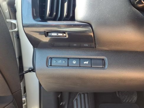 Used 2025 Nissan Pathfinder SV AWD/4WD image 14