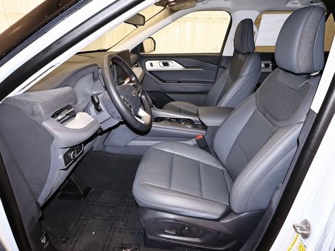 New 2026 Ford Explorer Active w/ Active Comfort Package image 11