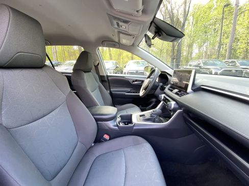 Used 2025 Toyota RAV4 XLE AWD/4WD image 33