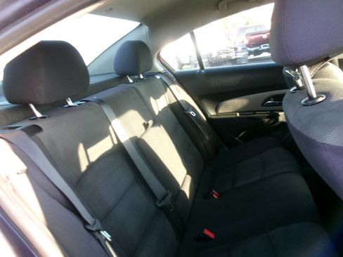 Used 2014 Chevrolet Cruze LS image 19