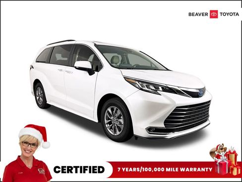 Used 2022 Toyota Sienna XLE image 1
