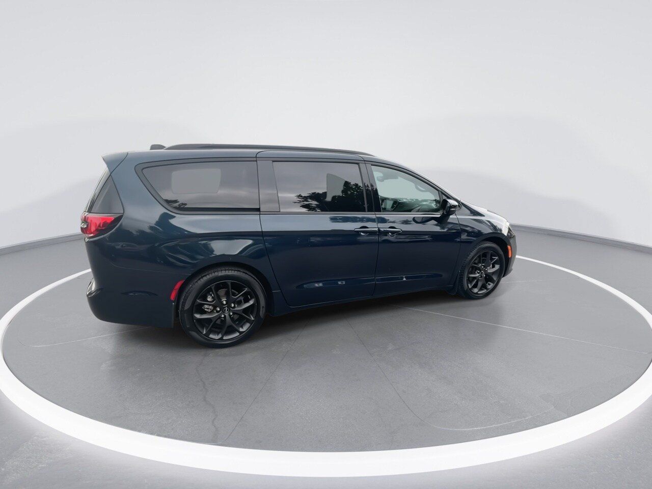 Used 2024 Chrysler Pacifica Touring-L w/ S Appearance Package FWD image 21