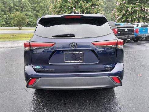 Used 2023 Toyota Highlander XLE FWD image 5