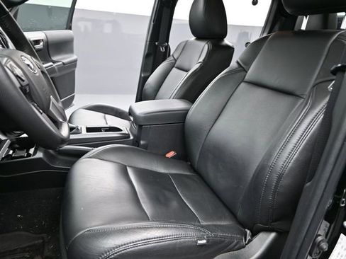 Used 2023 Toyota Tacoma TRD Off-Road image 17