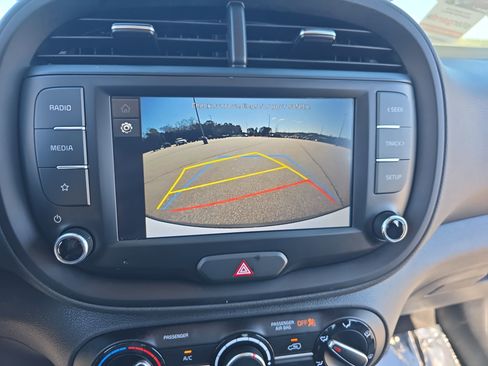 Used 2023 Kia Soul LX image 25