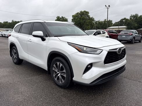 Used 2023 Toyota Highlander XLE FWD image 7