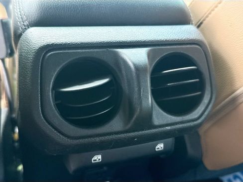 Used 2022 Jeep Wrangler Unlimited Sahara w/ Cold Weather Group AWD/4WD image 28