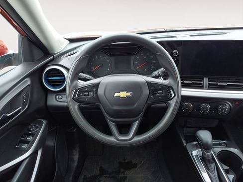 Used 2024 Chevrolet Trax LS w/ LS Convenience Package FWD image 12