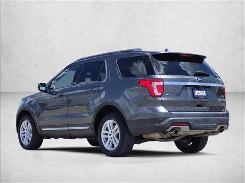 Used 2018 Ford Explorer XLT w/ Equipment Group 202A AWD/4WD image 8