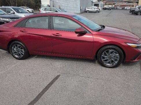 Used 2024 Hyundai Elantra SEL image 5