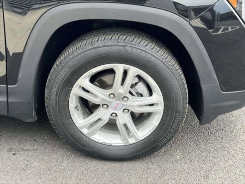 Used 2023 GMC Terrain SLE w/ Driver Convenience Package AWD/4WD image 9