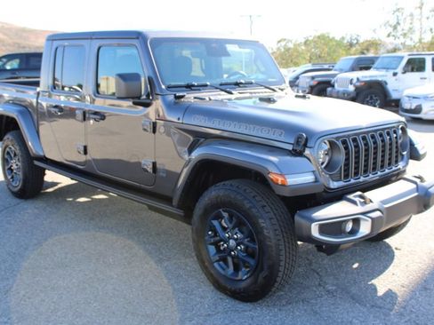 New 2026 Jeep Gladiator Sport AWD/4WD image 3