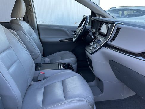 Used 2015 Toyota Sienna XLE image 20
