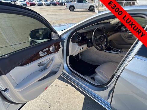 Used 2017 Mercedes-Benz E 300 image 9