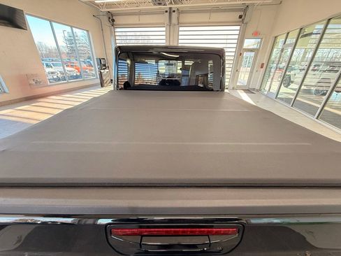 Certified 2022 Jeep Gladiator Overland image 12