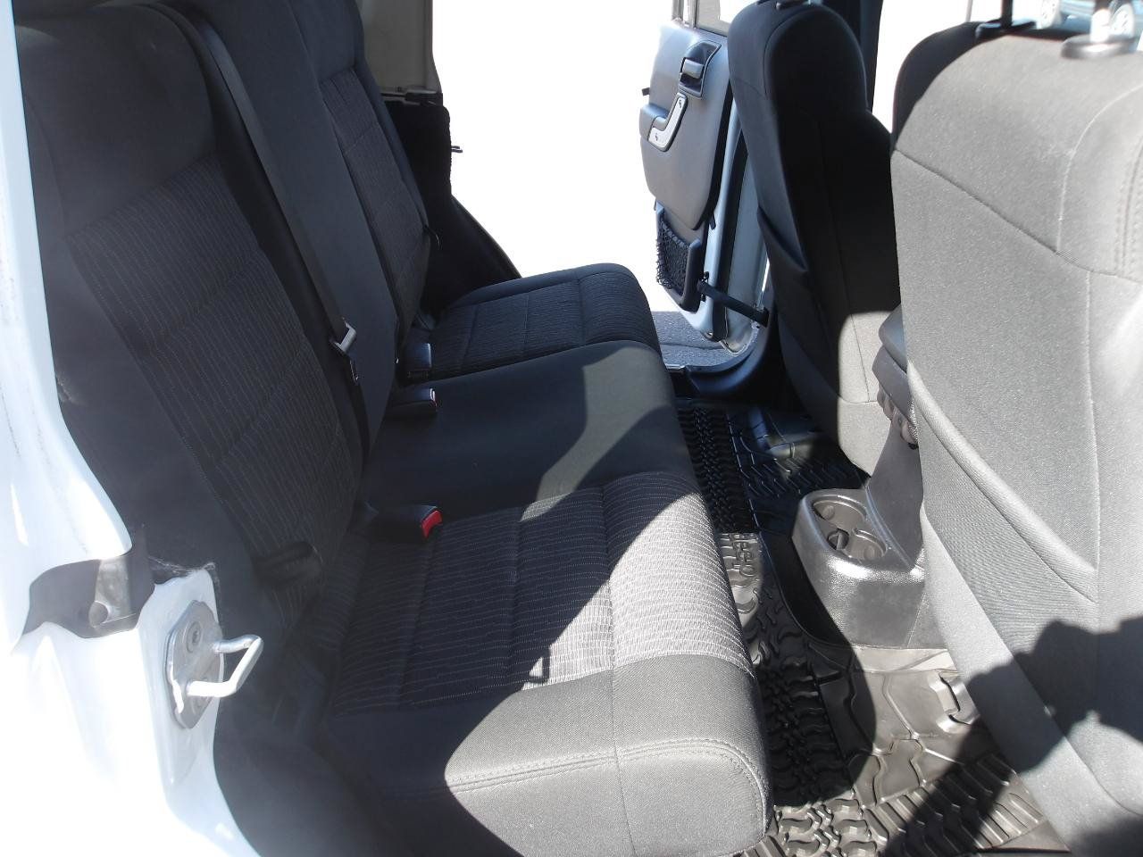 Used 2012 Jeep Wrangler Unlimited Sahara w/ Connectivity Group AWD/4WD image 12