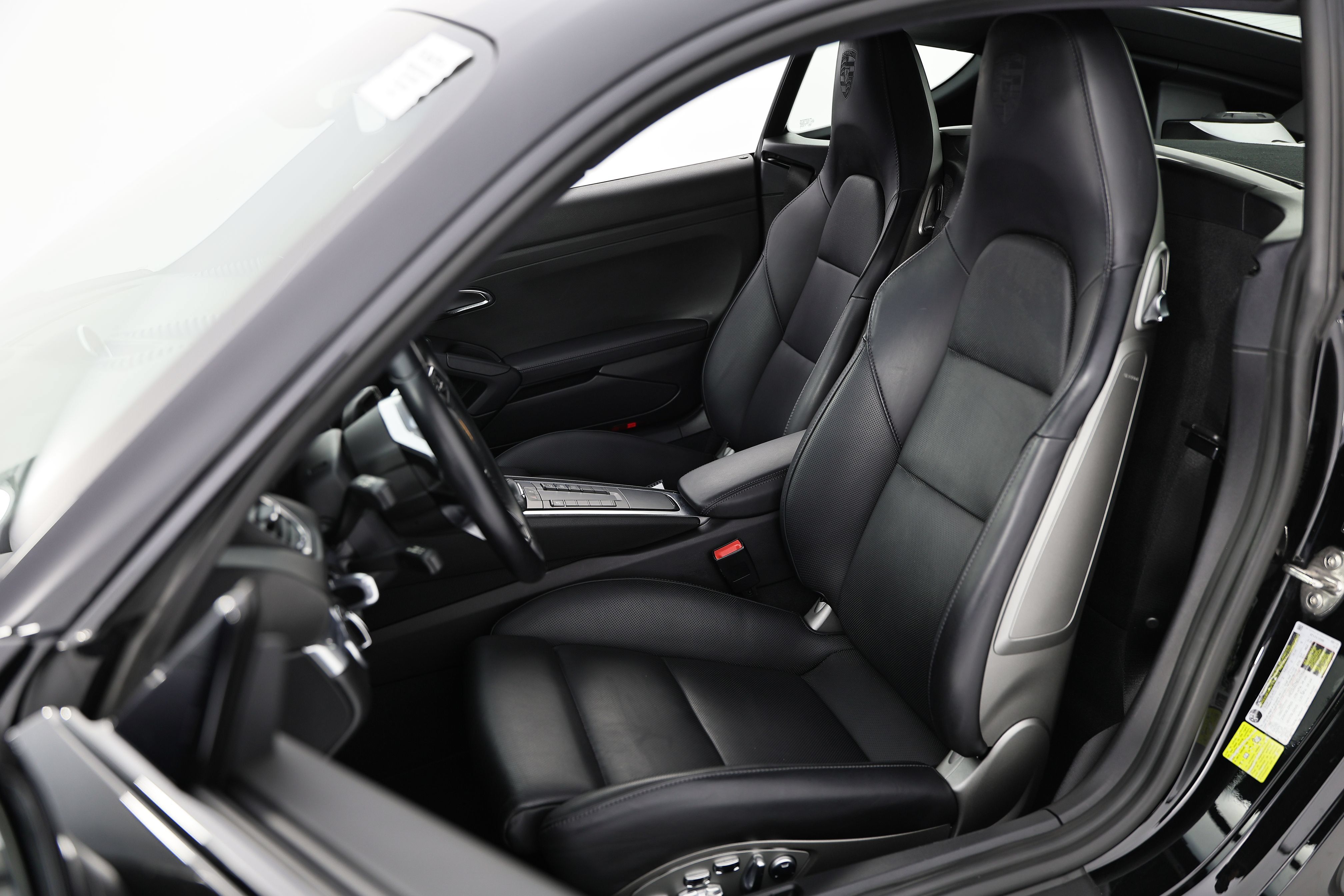 Certified 2024 Porsche 718 Cayman S RWD image 5