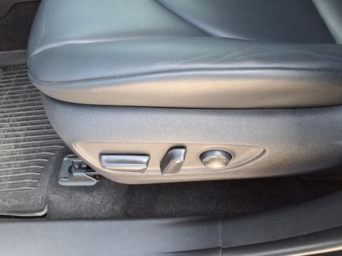 Used 2024 Toyota Highlander XLE image 23