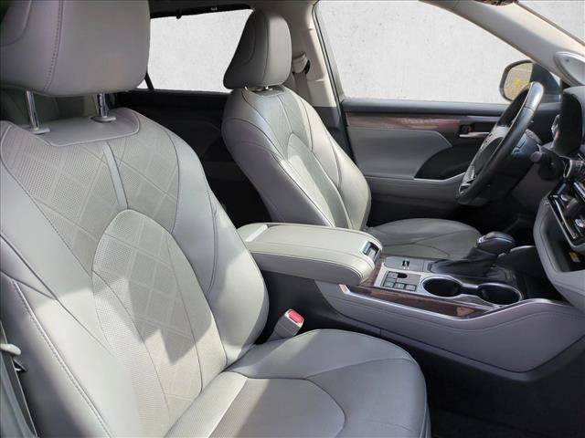 Used 2023 Toyota Highlander Platinum FWD image 21