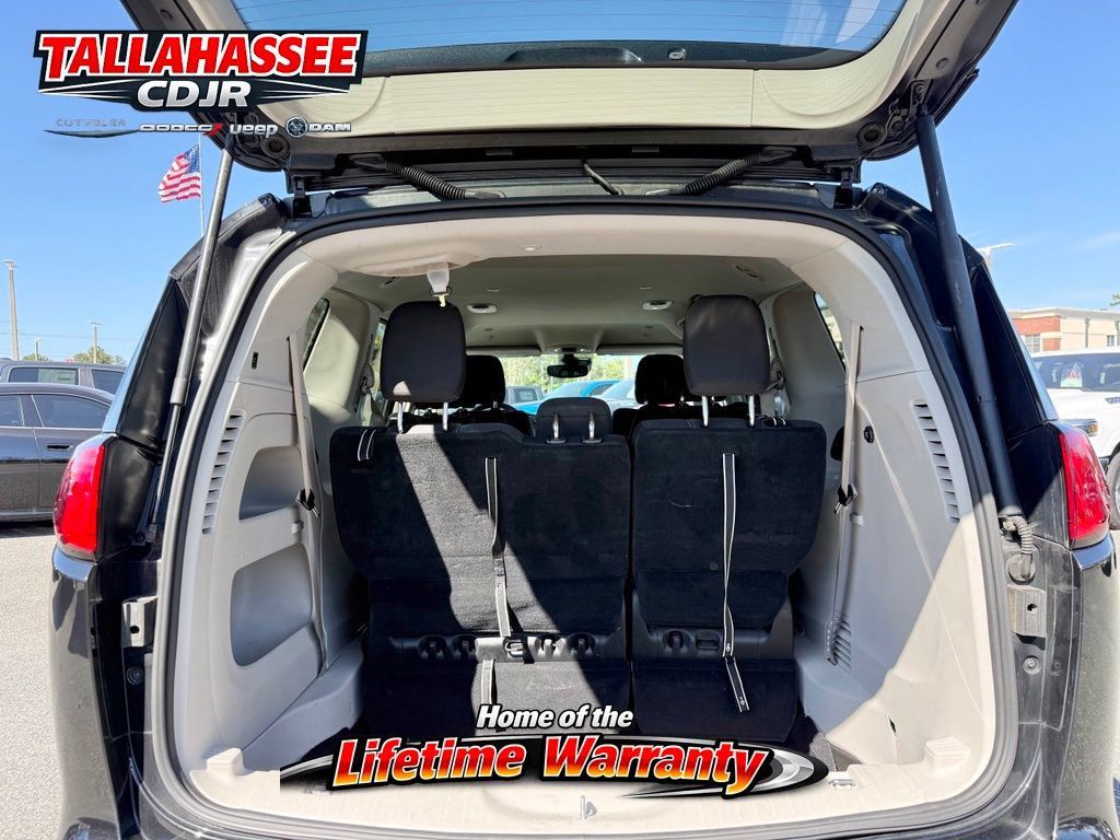 Used 2023 Chrysler Voyager LX FWD image 16