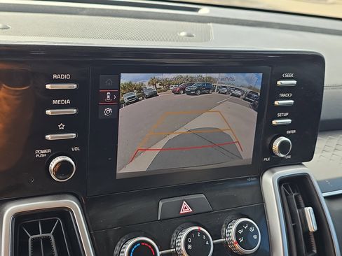 Certified 2023 Kia Sorento LX image 23