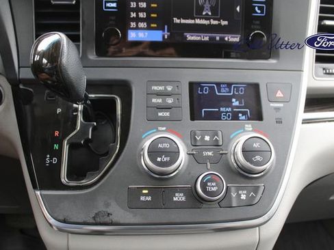Used 2017 Toyota Sienna XLE Premium FWD image 21