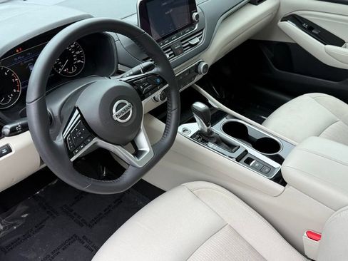 Certified 2021 Nissan Altima 2.5 SV w/ SV Premium Package FWD image 11