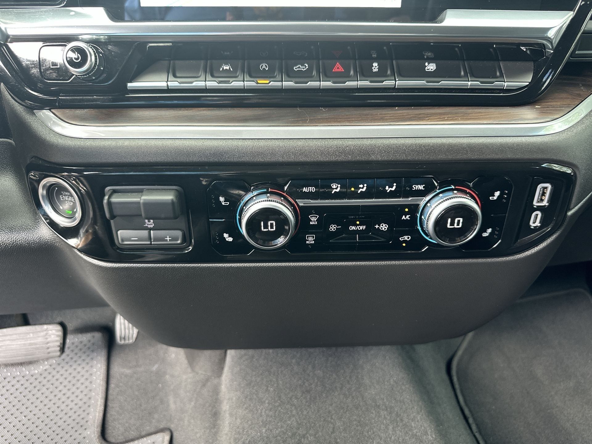 Certified 2026 GMC Sierra 1500 SLT AWD/4WD image 34