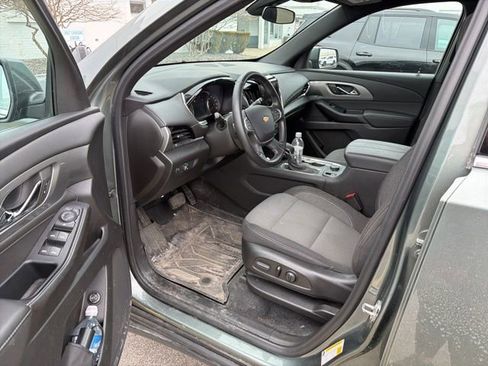 Used 2023 Chevrolet Traverse LT image 9