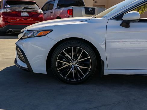 Used 2023 Toyota Camry SE image 11