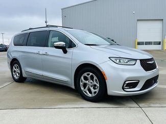 Used 2023 Chrysler Pacifica Limited video 2