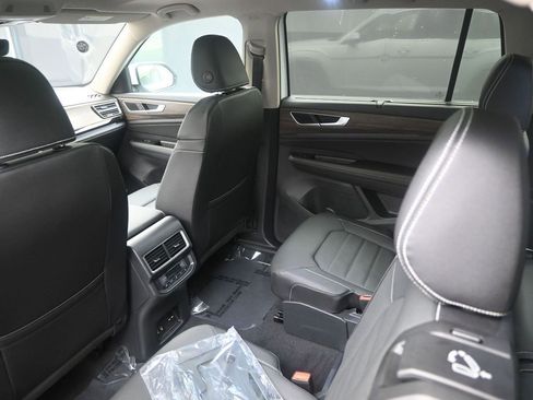 Certified 2025 Volkswagen Atlas SEL image 18