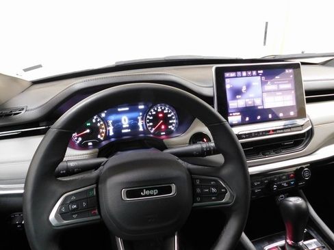 Used 2024 Jeep Compass Limited image 7