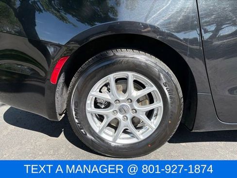 Used 2023 Chrysler Pacifica Touring-L FWD image 12