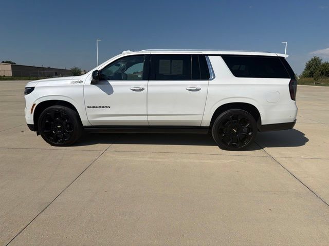 Used 2025 Chevrolet Suburban High Country AWD/4WD image 9