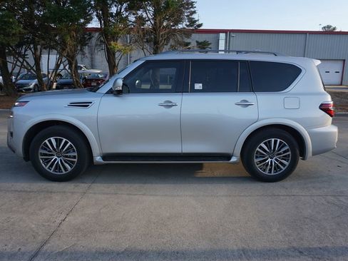 Used 2023 Nissan Armada SL w/ Captain's Chairs Package image 23