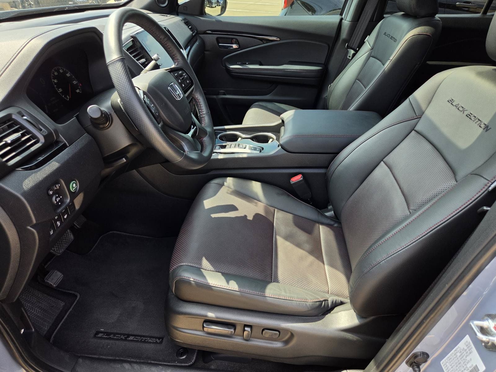 Used 2025 Honda Ridgeline Black Edition image 17