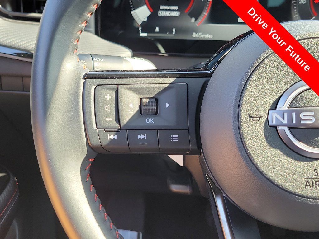 Used 2025 Nissan Kicks SR AWD/4WD image 7
