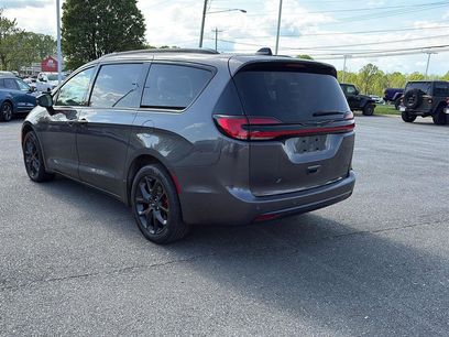 Used 2023 Chrysler Pacifica Touring-L w/ S Appearance Package