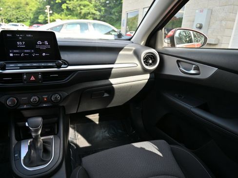 Used 2022 Kia Forte LXS w/ LXS Technology Package image 13
