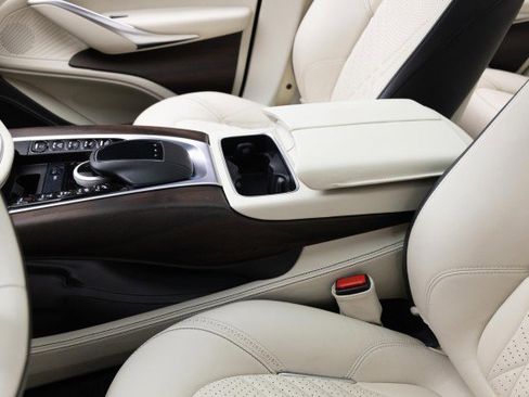 Used 2021 Aston Martin DBX image 16