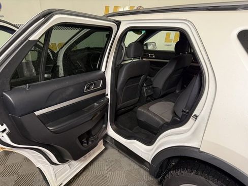 Used 2016 Ford Explorer XLT image 23