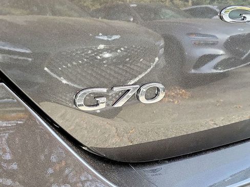Used 2023 Genesis G70 2.0T image 18