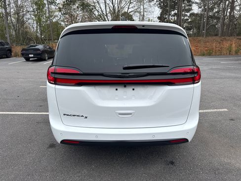 New 2026 Chrysler Pacifica Select image 6