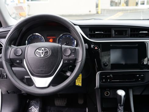 Used 2018 Toyota Corolla LE image 13